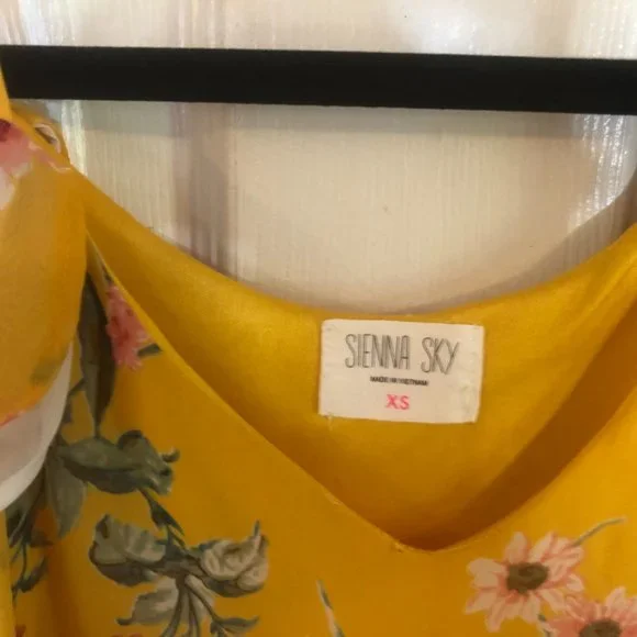 Sienna Sky cold shoulder floral dress Size XS - Picture 3 of 7